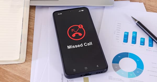 Missed call displaying on a smartphone screen, symbolizing the concept of flash calling in telecommunications.